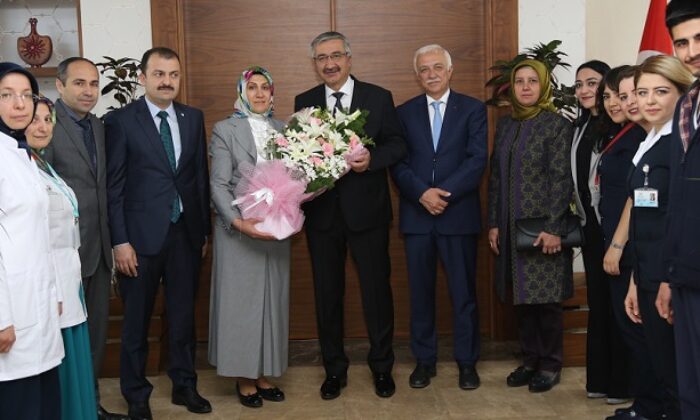 HEMŞİRELERDEN VALİ KILIÇ’A ZİYARET