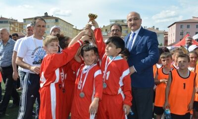 ÇOCUK ŞENLİĞİNDE ÖDÜLLER VERİLDİ