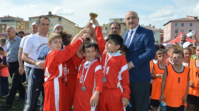 ÇOCUK ŞENLİĞİNDE ÖDÜLLER VERİLDİ