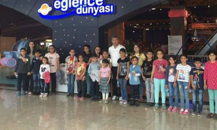 GÖNÜLLERİNCE EĞLENDİLER