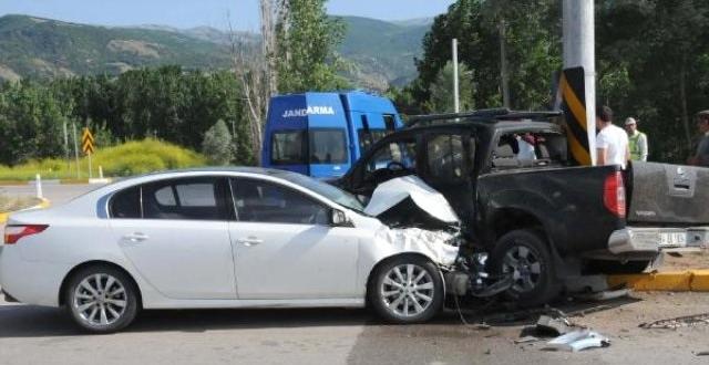 FECİ OTOMOBİL KAZASI: 5 AĞIR YARALI