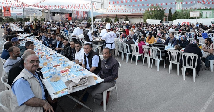 AKKENT MAHALLESİNDE 2 BİN 500 KİŞİLİK İFTAR