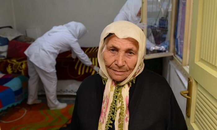 BELEDİYE ULU ÇINARLARIN EVİNİ TEMİZLEDİ