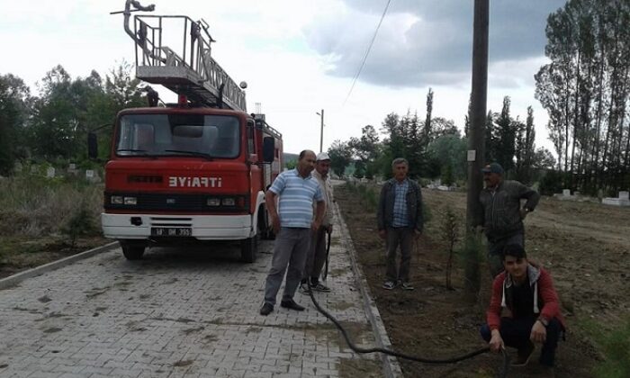 MEZARLIKLAR BAYRAM ÖNCESİ TEMİZLENDİ