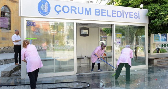 OTOBÜS DURAKLARINA BAYRAM TEMİZLİĞİ