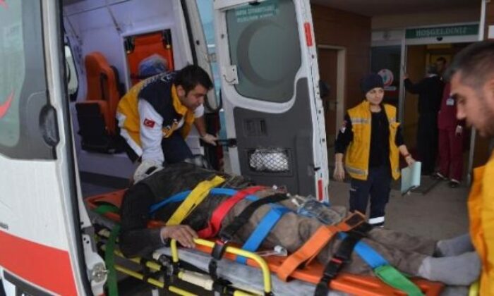 İŞÇİ ASANSÖR BOŞLUĞUNA DÜŞTÜ