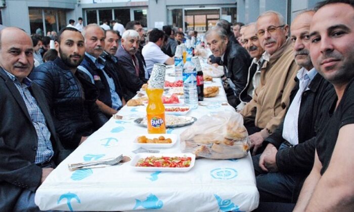 OTO TAMİRCİLER ODASI İFTARDA BULUŞTU