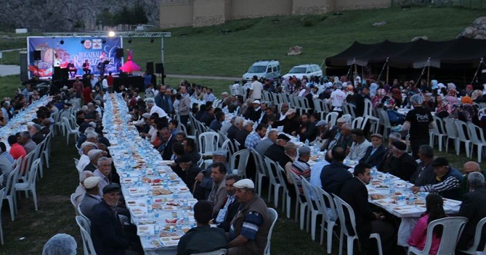 HATTUŞA’DA SURLAR ÖNÜNDE İFTAR