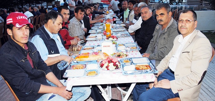 PAZARCI ESNAFI İFTARDA BİR ARAYA GELDİ