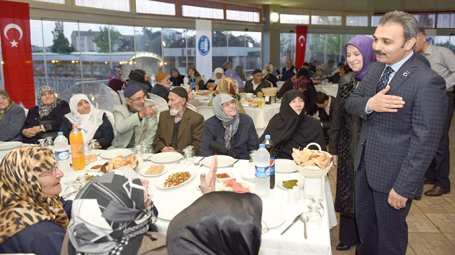 GÖNÜL SOFRASINDA İFTAR YAPTILAR