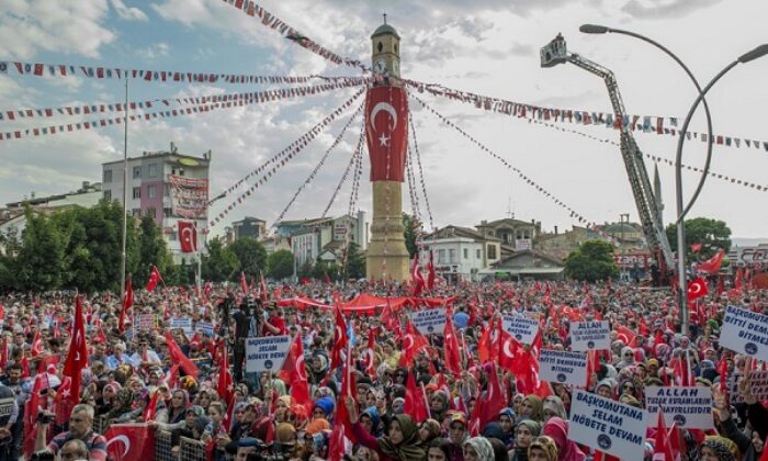 DEMOKRASİ NÖBETLERİNE ÜCRETSİZ TAŞIMA