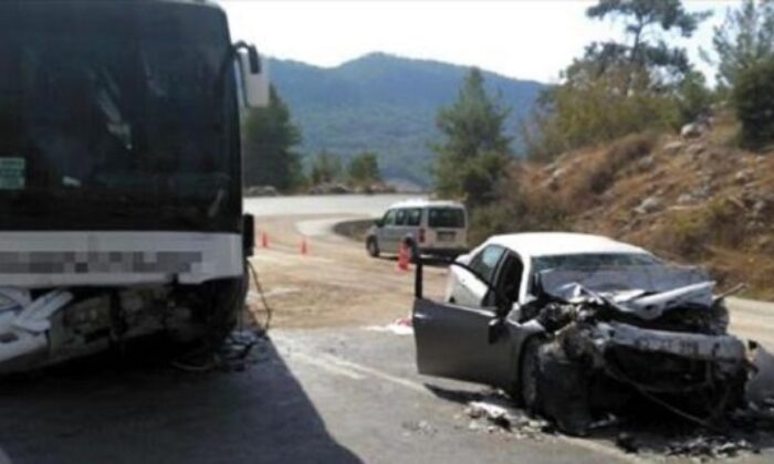 OTOMOBİL İLE OTOBÜS ÇARPIŞTI: 1 ÖLÜ