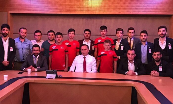 MİLLETVEKİLİ CEYLAN ŞAMPİYONLARI AĞIRLADI