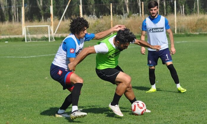 KIRMIZI ŞİMŞEKLER KAMPA GİDİYOR