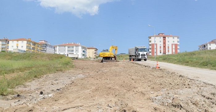 BELEDİYE SOKAKLARI GENİŞLETİYOR