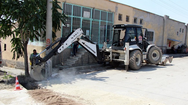 ELEKTRİK HATLARI YER ALTINA ALINIYOR