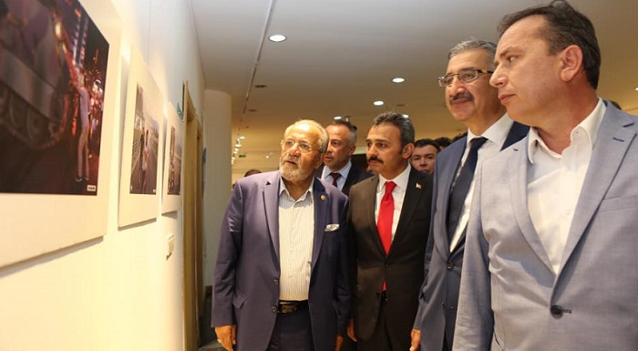 DEMOKRASİ ŞEHİTLERİ SERGİSİ AÇILDI