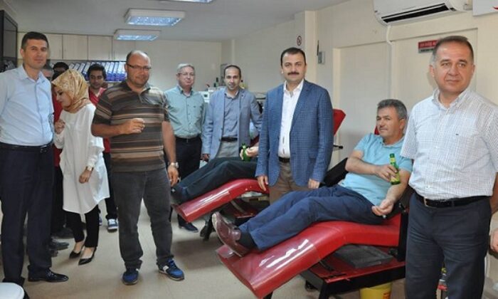 SAĞLIK PERSONELİNDEN KAN BAĞIŞI