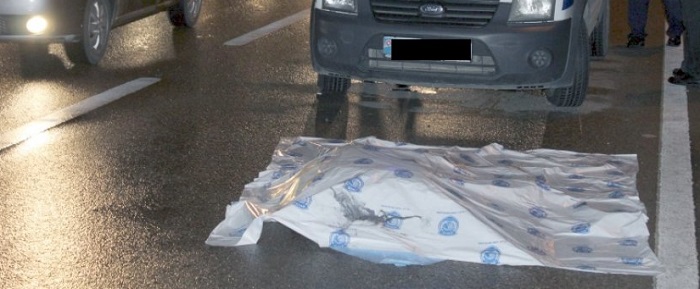 KARŞIYA GEÇMEK İSTERKEN CANINDAN OLDU