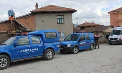 ECEL YEMEK SOFRASINDA YAKALADI