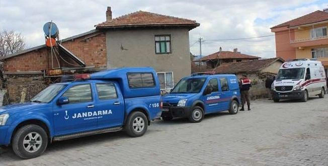 ECEL YEMEK SOFRASINDA YAKALADI