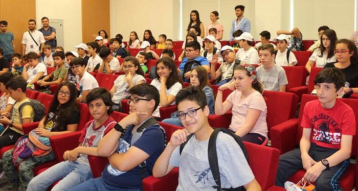 REKTÖR ÖĞRENCİLERLE BİR ARAYA GELDİ