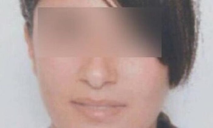 18 YAŞINDAKİ GENÇ KIZ SIRRA KADEM BASTI