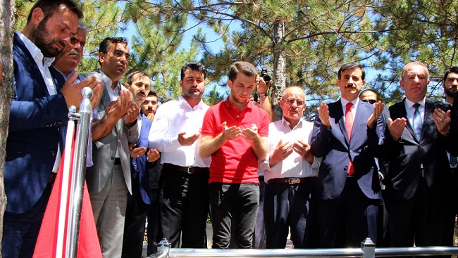 ÇORUMLU ŞEHİT MEZARI BAŞINDA ANILDI