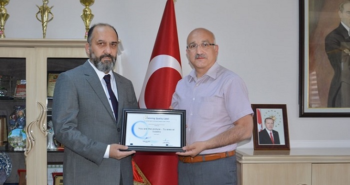 ÇORUMLU ÖĞRETMENE ULUSAL KALİTE ÖDÜLÜ