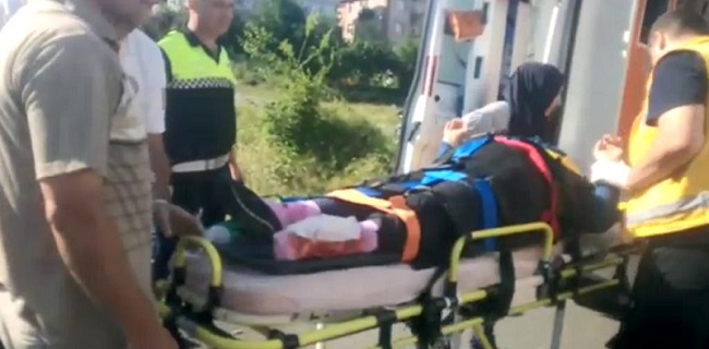 MERDİVENDEN DÜŞEN KADIN YARALANDI
