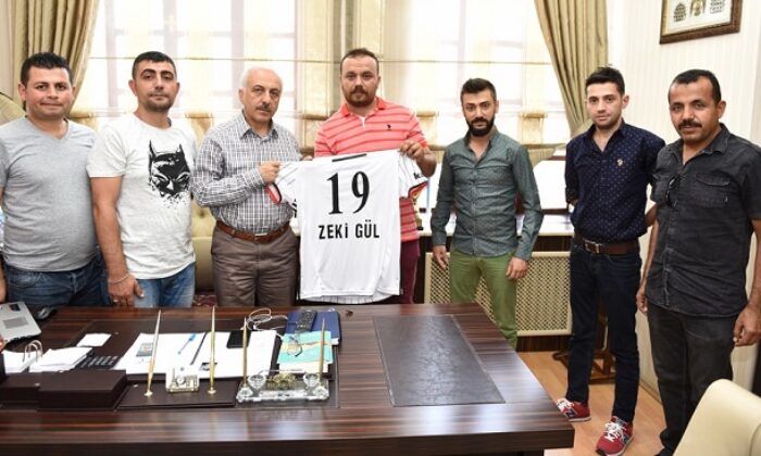 ZEKİ GÜL’E BEŞİKTAŞ FORMASI