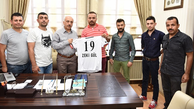 ZEKİ GÜL’E BEŞİKTAŞ FORMASI
