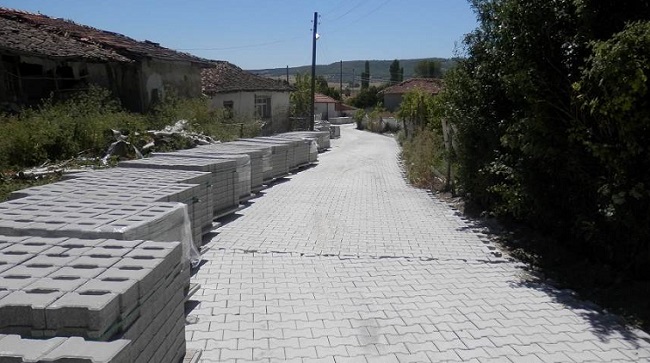 61 KÖYE BETON PARKE TAŞI DÖŞENDİ