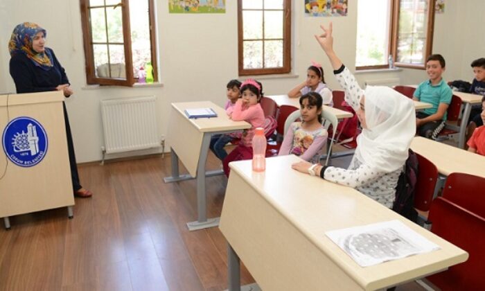 GENÇLİK MERKEZİNDE KURSLAR DEVAM EDİYOR