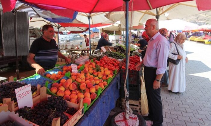KARATAŞ, PAZAR ESNAFINI ZİYARET ETTİ