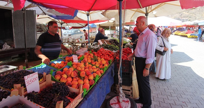 KARATAŞ, PAZAR ESNAFINI ZİYARET ETTİ