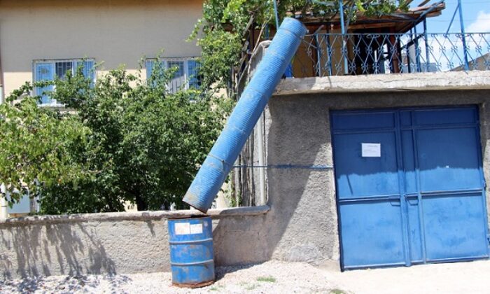 EŞİ YORULMASIN DİYE ÇÖP HATTI KURDU