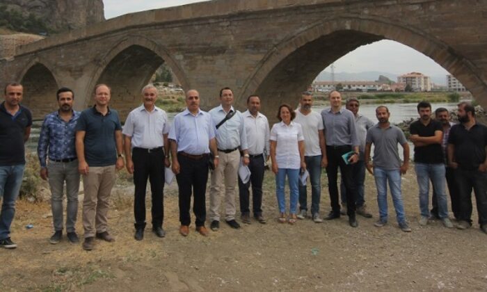 KÖPRÜNÜN ÇEVRESİ DE TAŞ DUVAR OLACAK