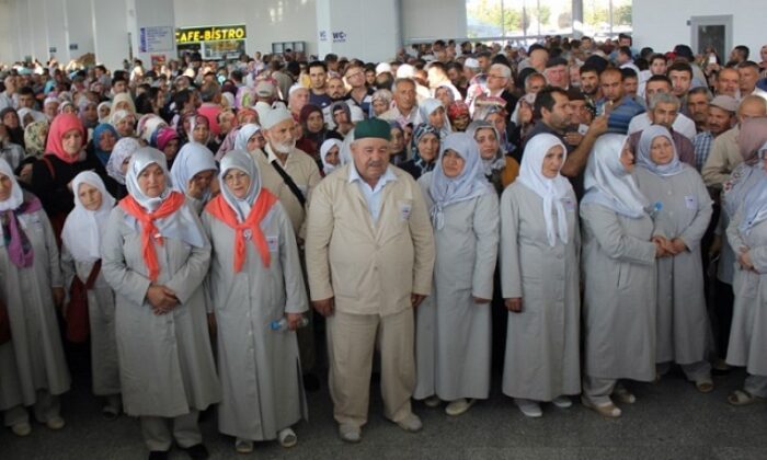 İLK HACI KAFİLESİ DUALARLA UĞURLANDI