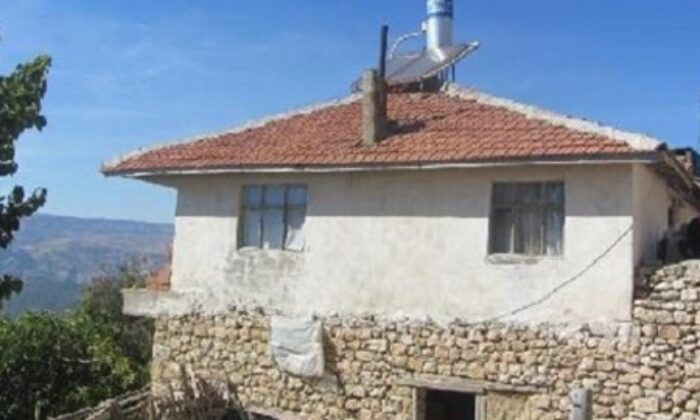 ÇATIDAN DÜŞEN KADIN HAYATINI KAYBETTİ