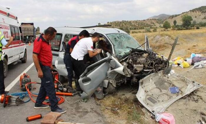 ÇORUM’DA FECİ KAZA: 3 ÖLÜ