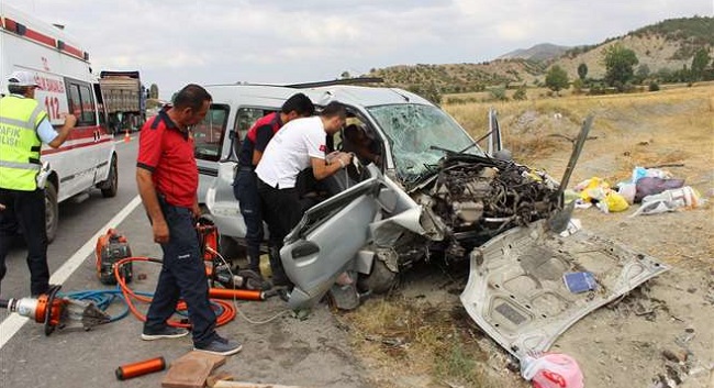 ÇORUM’DA FECİ KAZA: 3 ÖLÜ