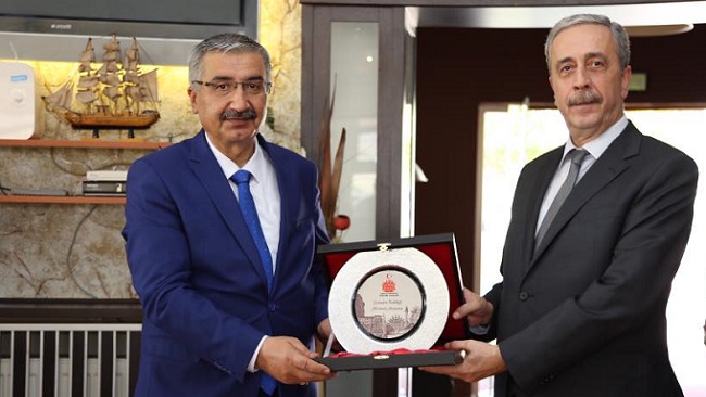 VALİ YARDIMCILARI EMEKLİYE AYRILDI