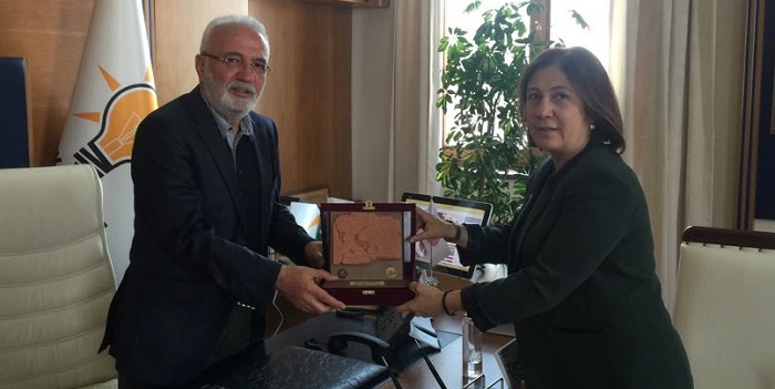 KADEŞ SEMPOZYUMUNA DAVET ETTİ