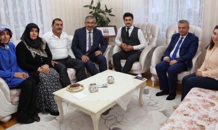 VALİ ŞEHİT AİLELERİNİ ZİYARET ETTİ