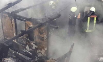 AHŞAP EVLER YANGINDA KÜL OLDU