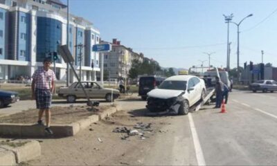 KIRMIZI IŞIK İHLALİ KAZA YAPTIRDI