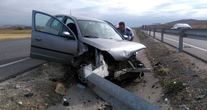 BARİYERLER OTOMOBİLE OK GİBİ SAPLANDI