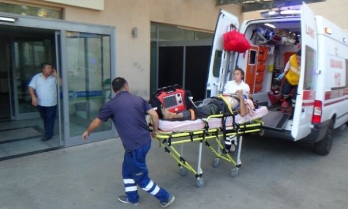 TRAKTÖR TAKLA ATTI: 1 YARALI