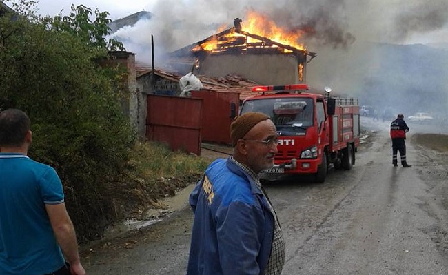 EV YANARAK KULLANILAMAZ HALE GELDİ